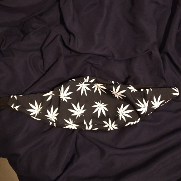 Leaves Fanny Pack - Picture 2 of 2